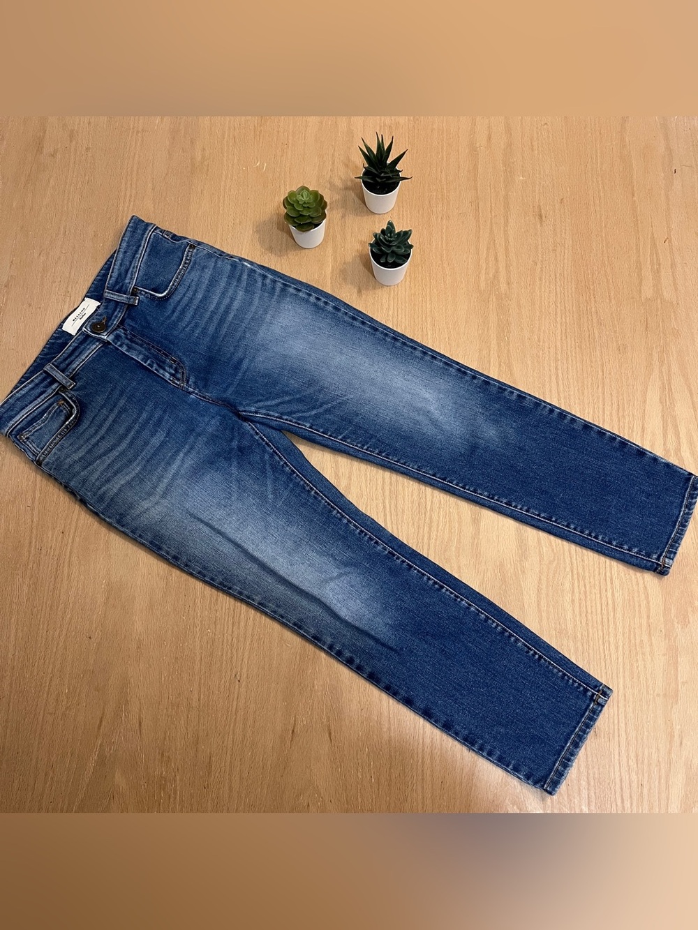 Weekend Max Mara Cropped Cigarette Jeans in a Medium Wash Blue